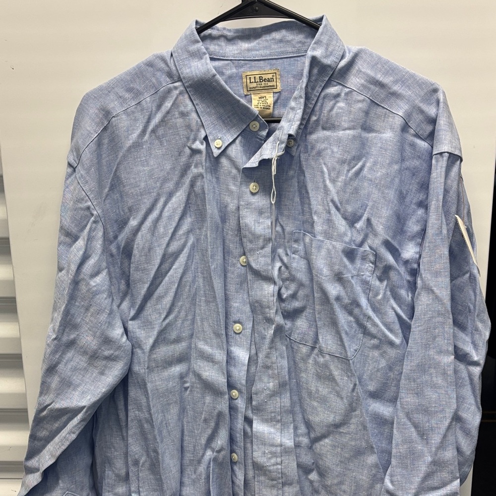 L.L. Bean Men's Light Blue Casual Button Down Shirt